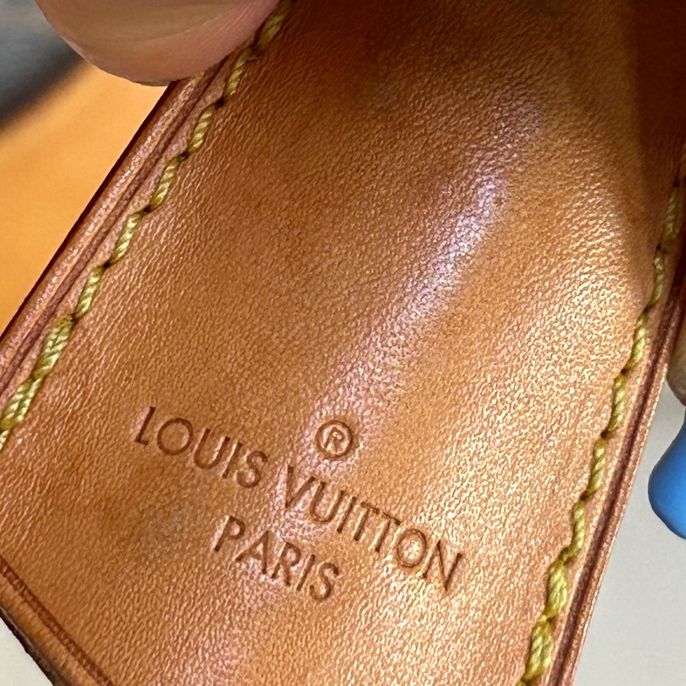 DISCONTINUED š¤š§”Louis Vuitton BERRI authentic huge stunning hobo š¼ - Picture 7 of 16